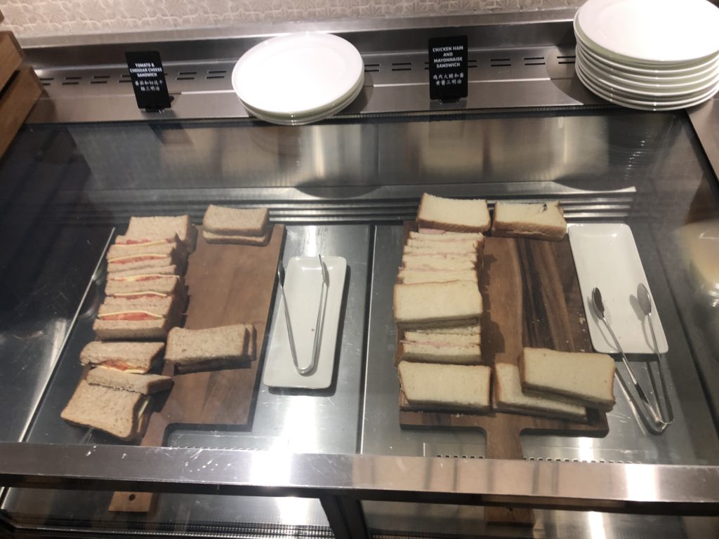 KrisFlyer Gold Temporary Lounge T3 - Sandwiches.