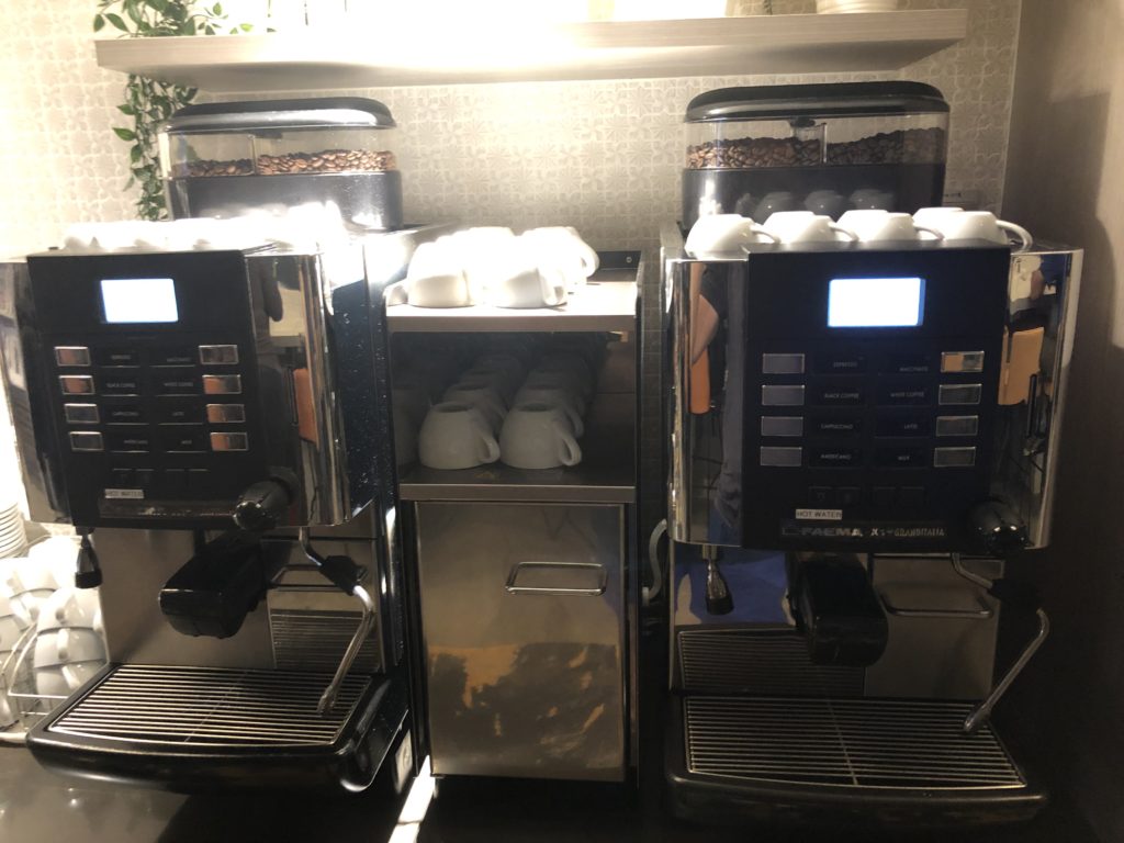 KrisFlyer Gold Temporary Lounge T3 - Self server coffee machine.