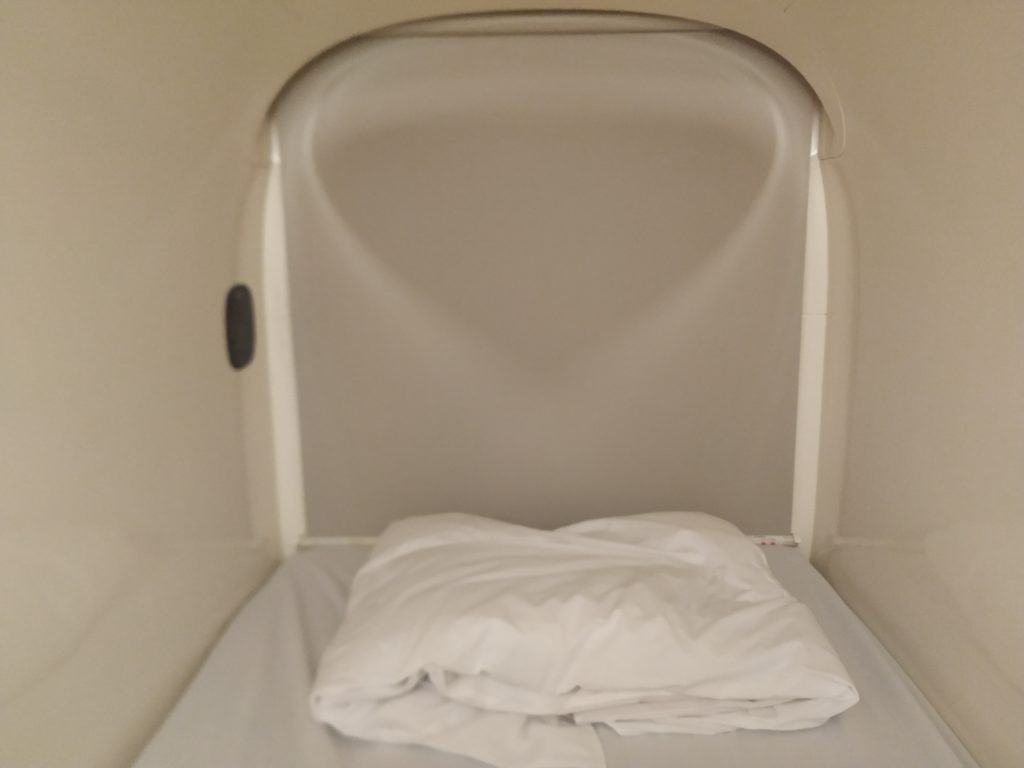 Capsule foot space - 9 Hours hotel